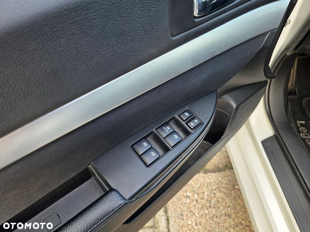 Subaru Legacy - 16