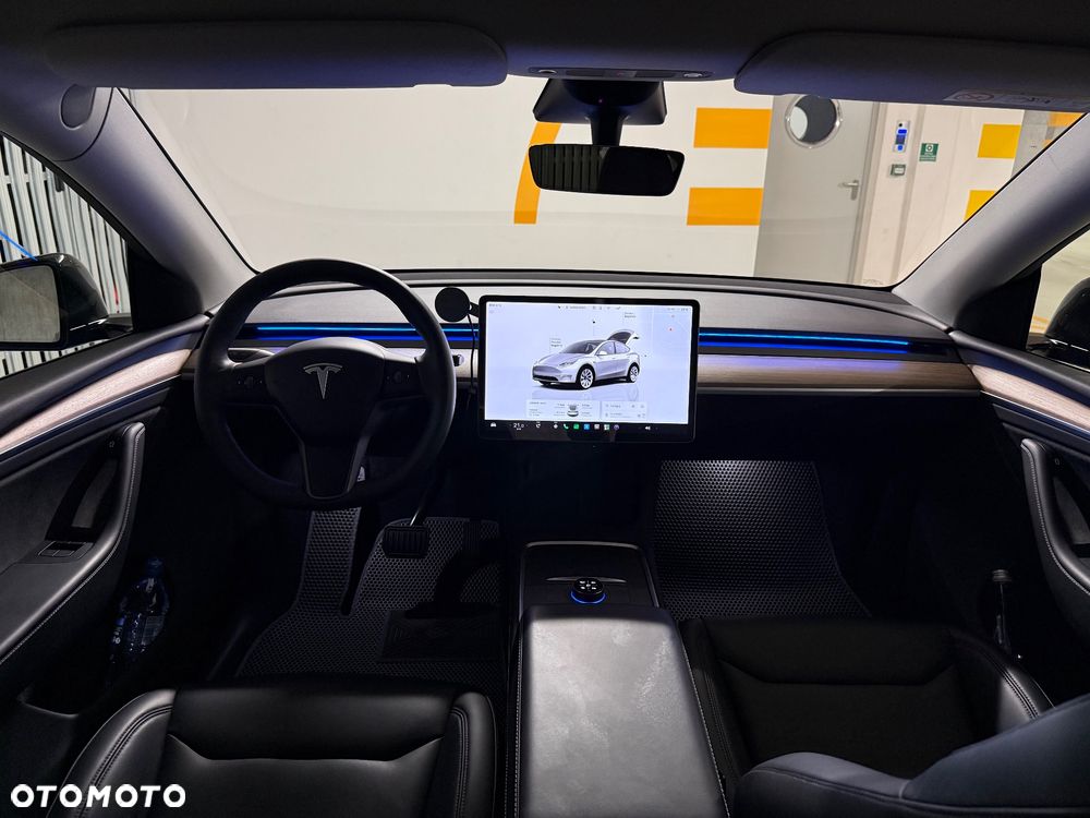 Tesla Model Y Long Range AWD - 6