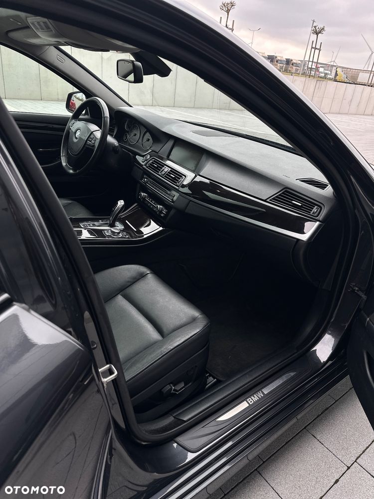 BMW Seria 5 528i xDrive Sport-Aut Luxury Line - 16