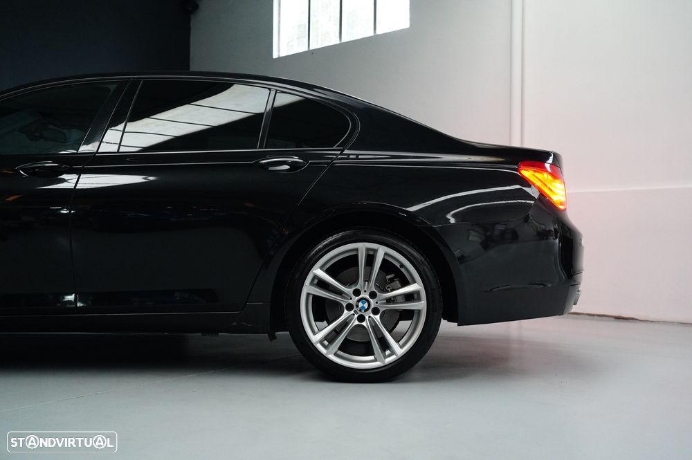 BMW 740 d Pack M - 25