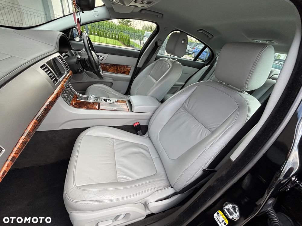 Jaguar XF 3.0 V6 D Premium Luxury - 21