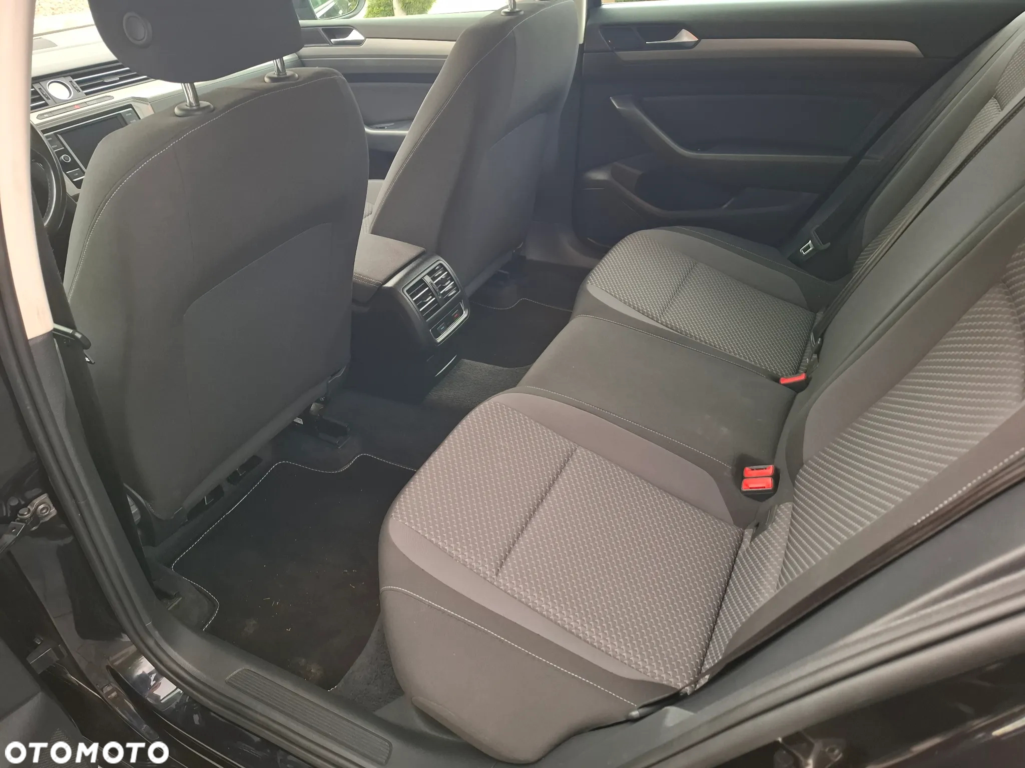 Volkswagen Passat 1.6 TDI BMT Comfortline - 9
