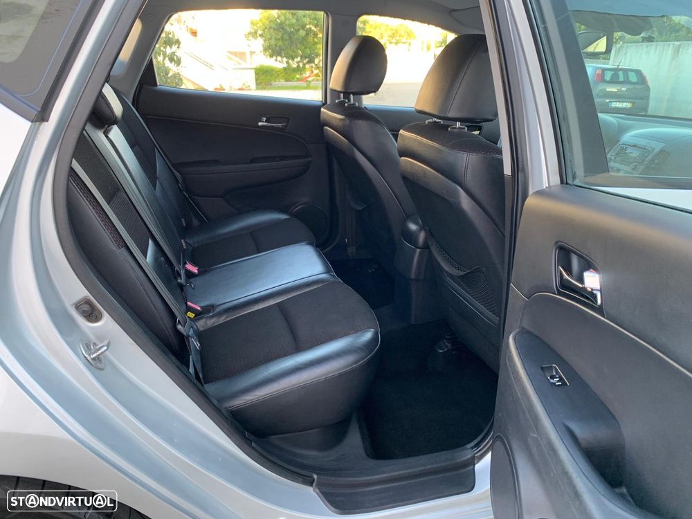 Hyundai i30 1.6 CRDI STyle CPF - 11