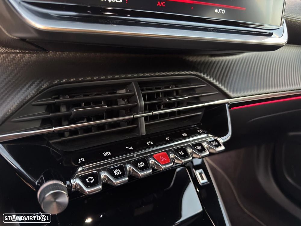 Peugeot 2008 1.2 PureTech GT EAT8 - 31