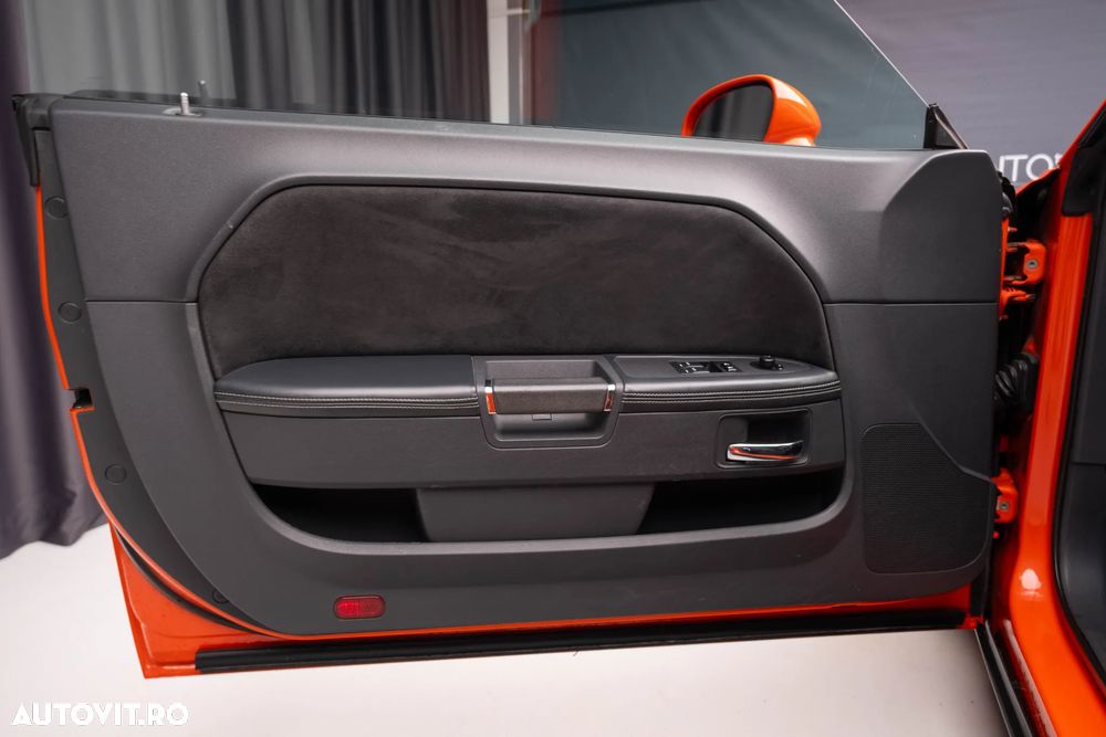 Dodge Challenger - 26