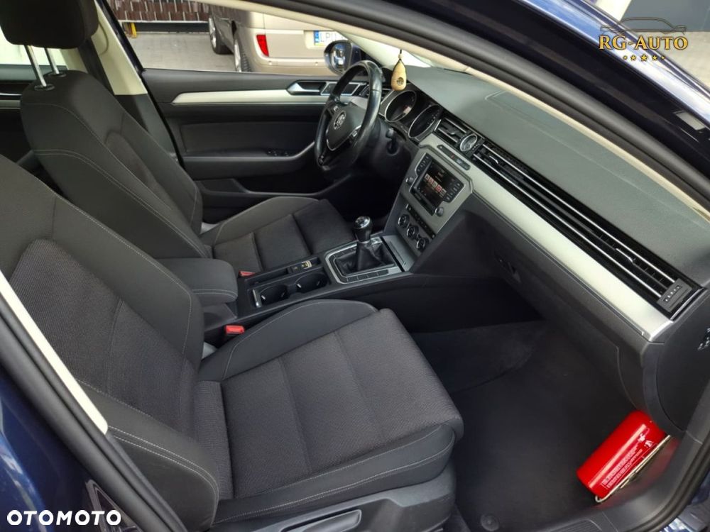 Volkswagen Passat - 32