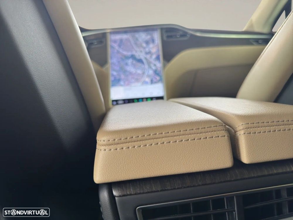 Tesla Model S - 19