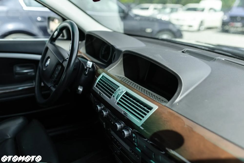 BMW Seria 7 750i - 16