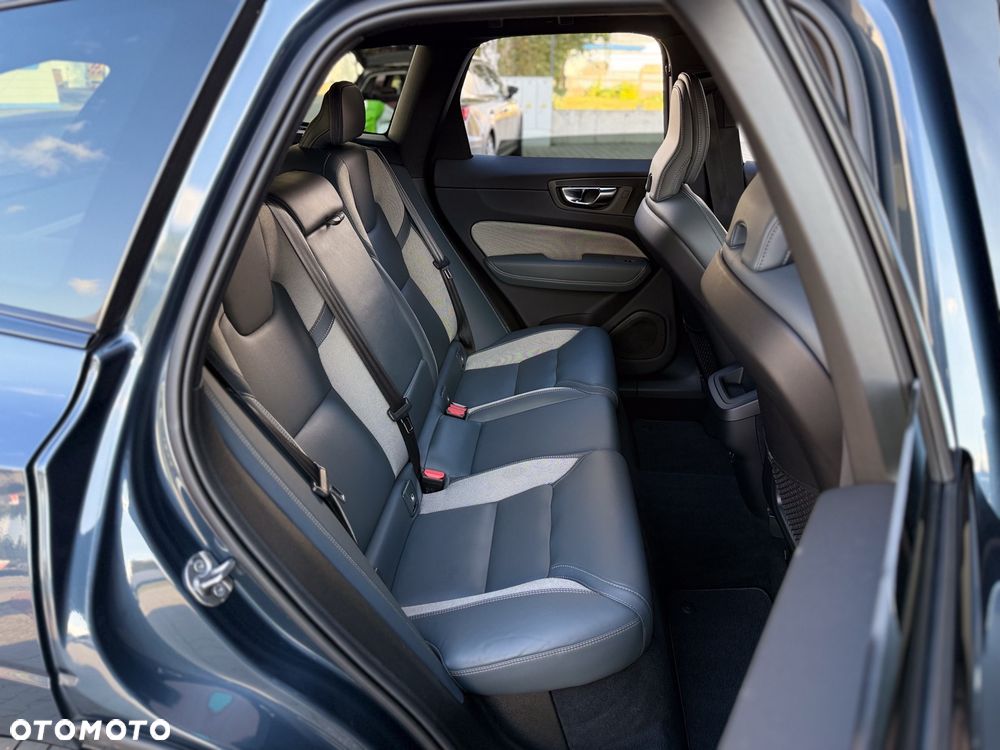 Volvo XC 60 B4 D AWD Ultimate Dark - 20