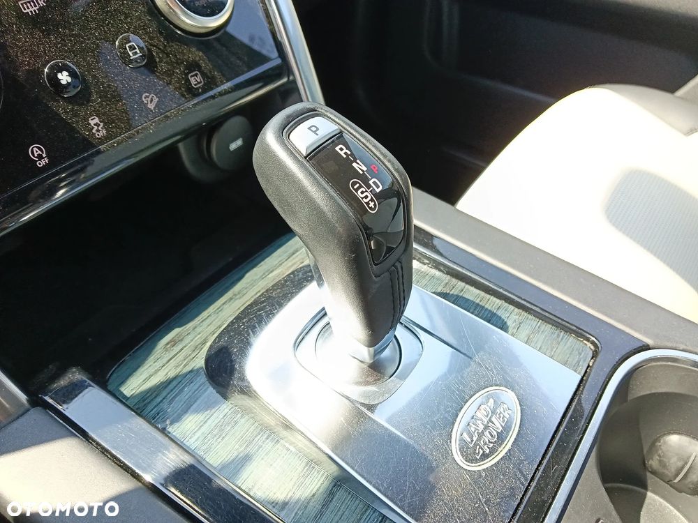 Land Rover Discovery Sport P300e R-Dynamic - 23
