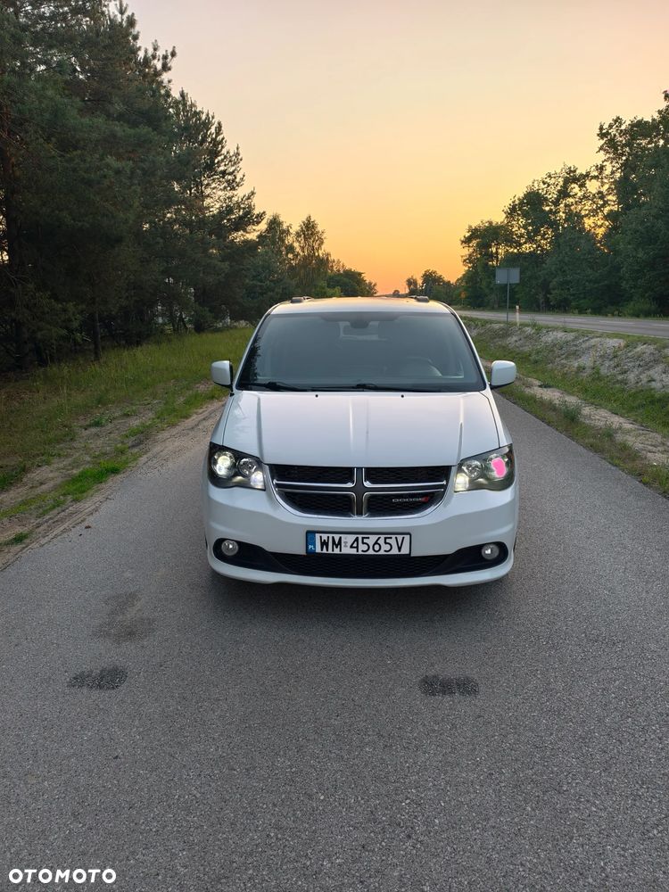 Dodge Grand Caravan - 2
