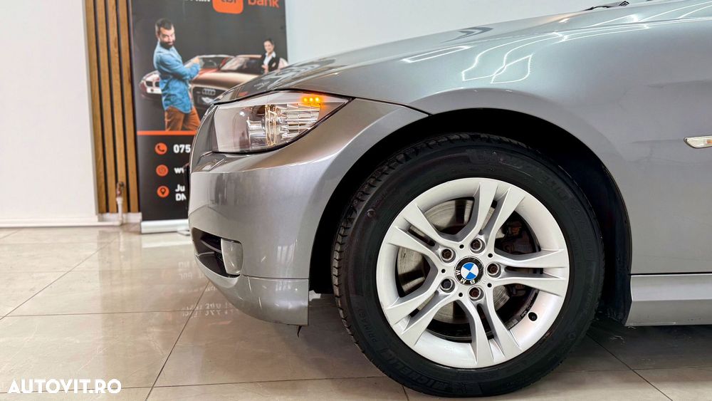 BMW Seria 3 320i Touring Aut. - 16