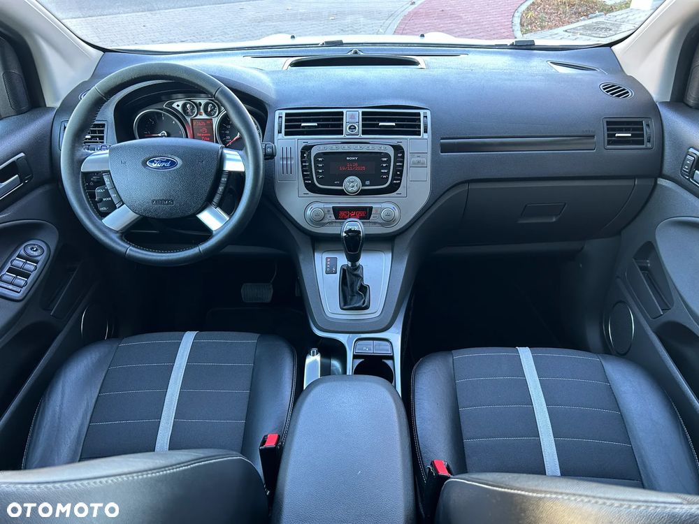 Ford Kuga 2.0 TDCi 4x4 Titanium - 29