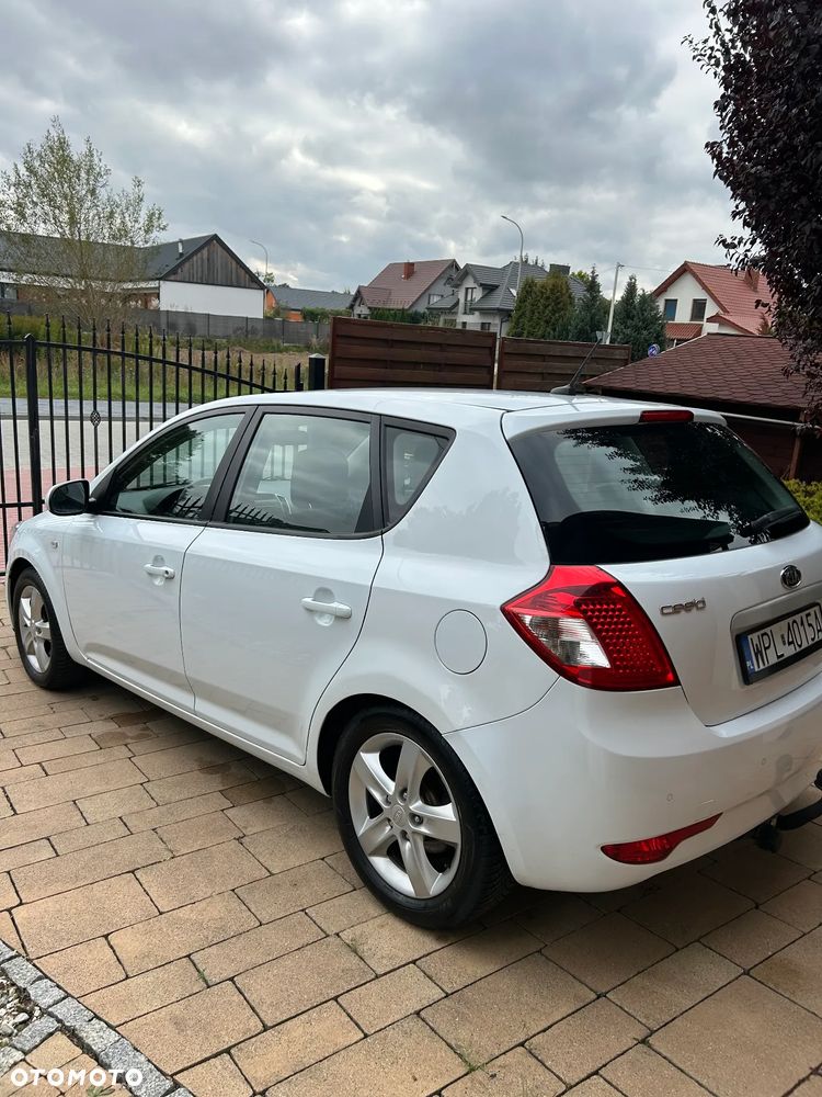 Kia Ceed - 4