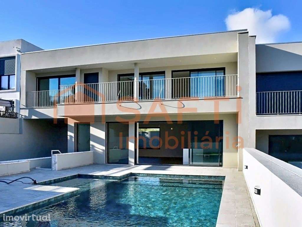 Moradia T3+1 arquitetura contemporânea com piscina em Barcarena - Grande imagem: 2/60