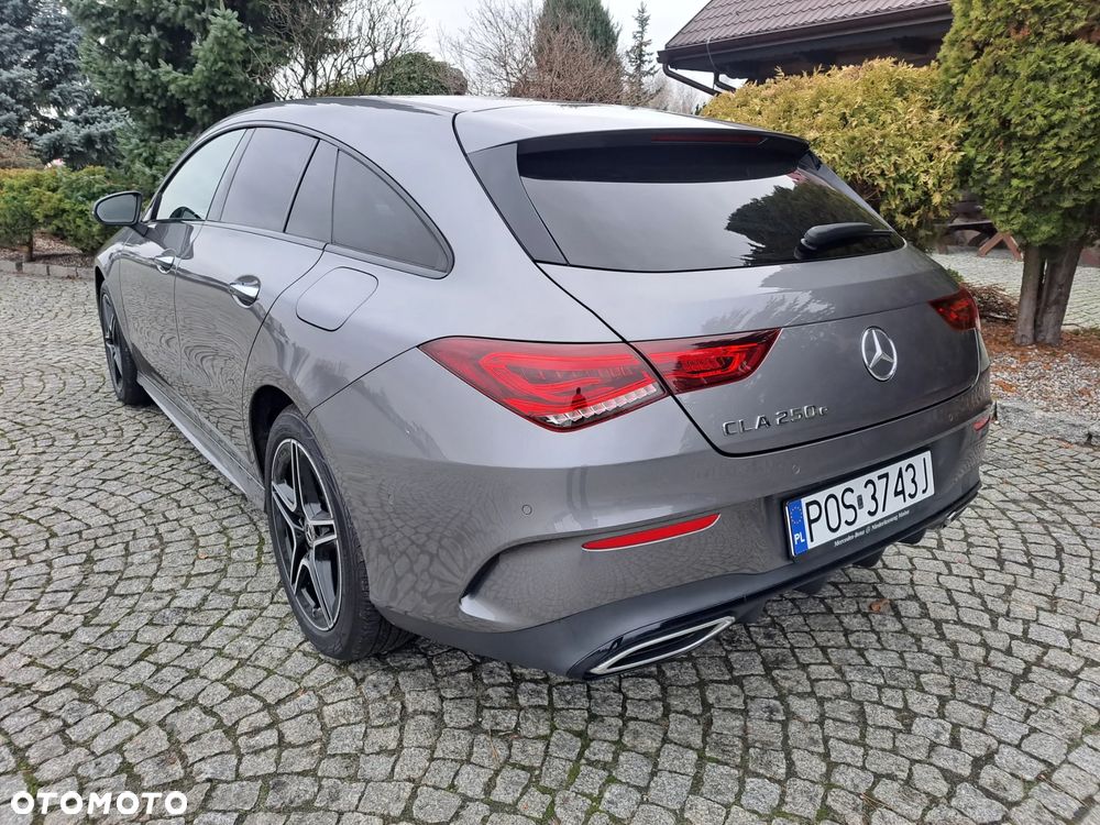 Mercedes-Benz CLA ver-250-e-shooting-brake-8g--dct-edition-amg-line - 12