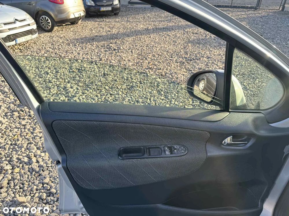 Peugeot 207 1.4 16V Presence - 14