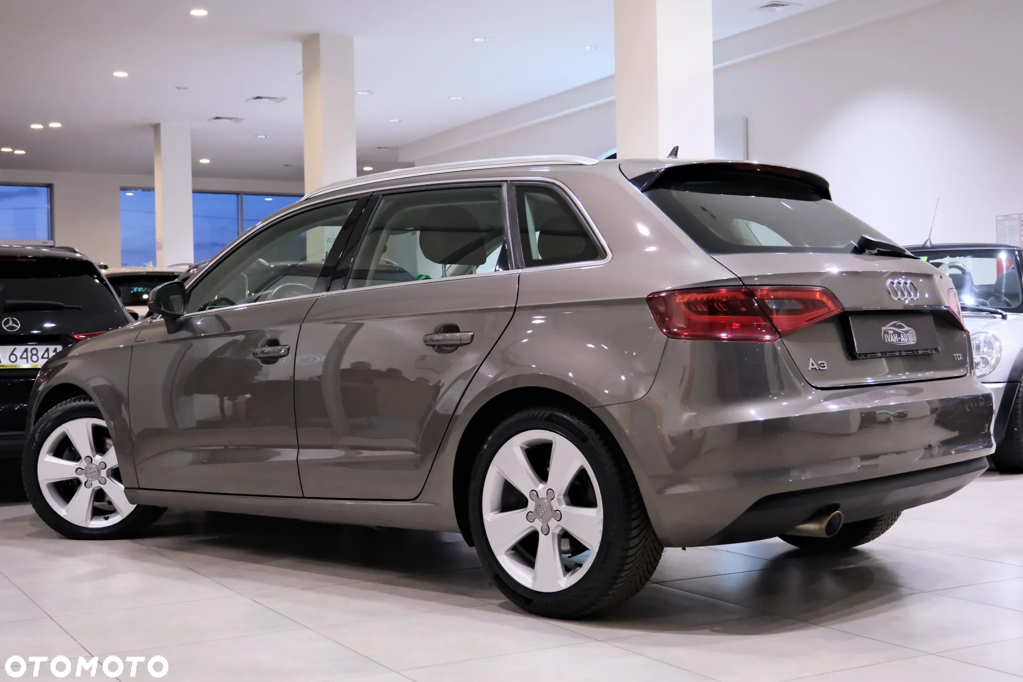 Audi A3 1.6 TDI Sportback S tronic Ambiente - 8
