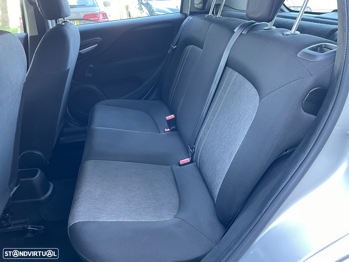 Fiat Punto 1.3 M-Jet Lounge S&S - 9