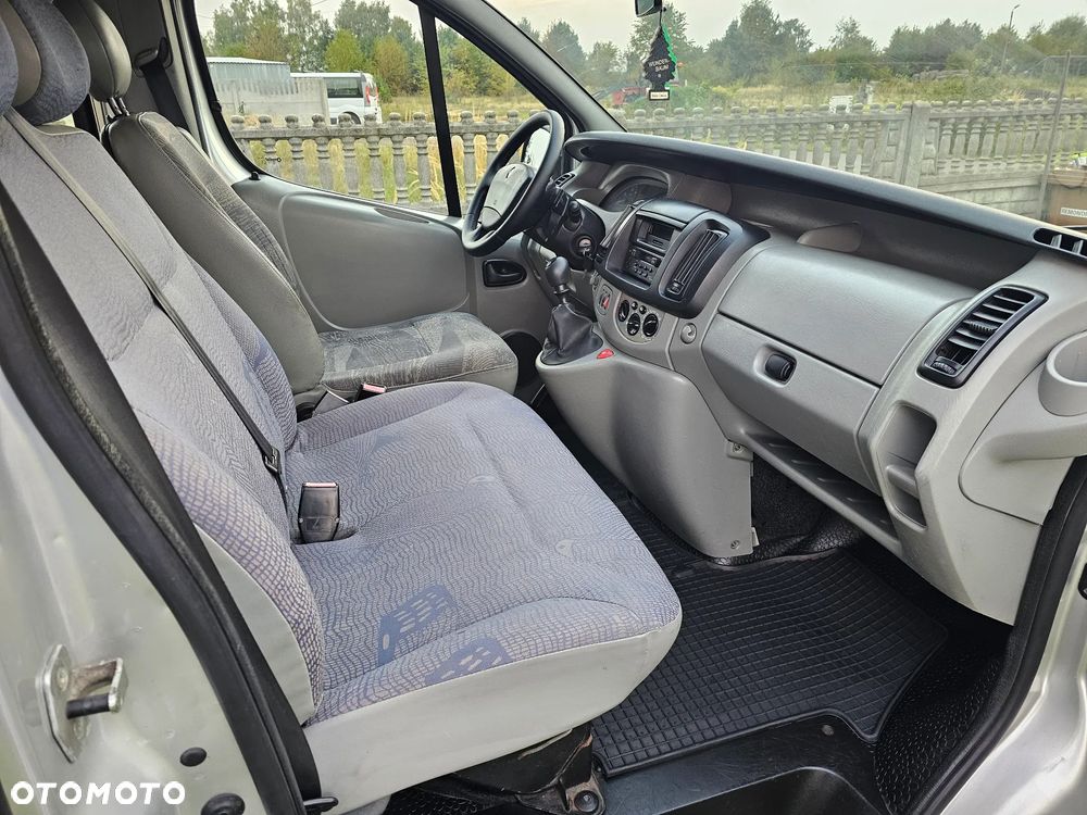 Renault Trafic 1.9 dCi Passenger Authentique - 9