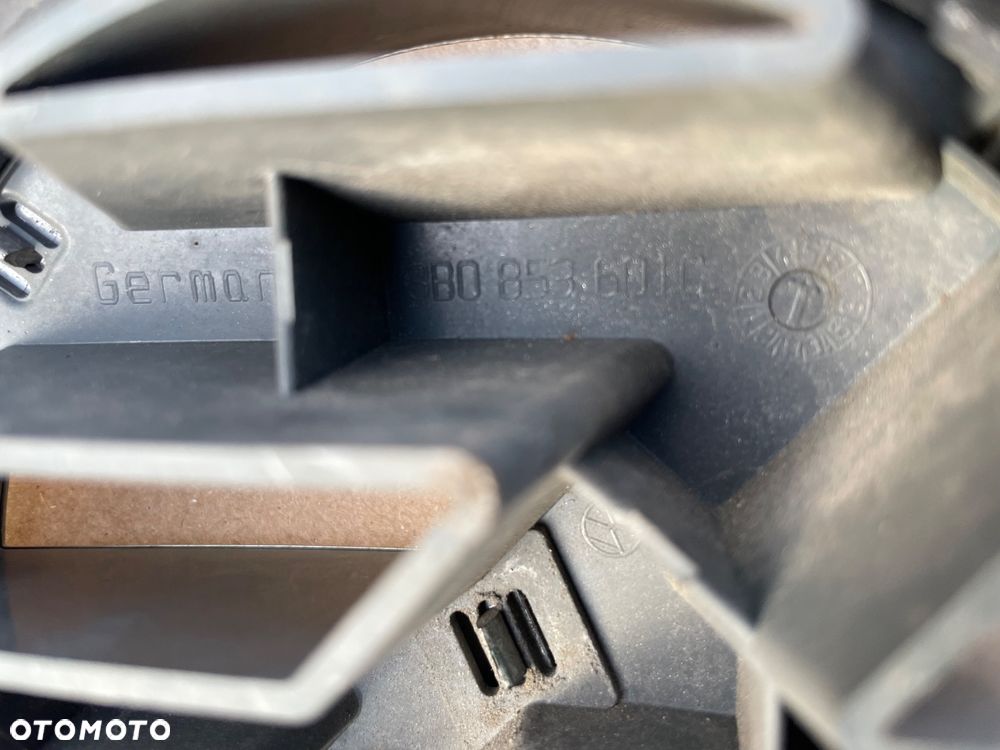 3B0853651 Grill atrapa chłodnicy emblemat volkswagen Passat b5 FL - 4