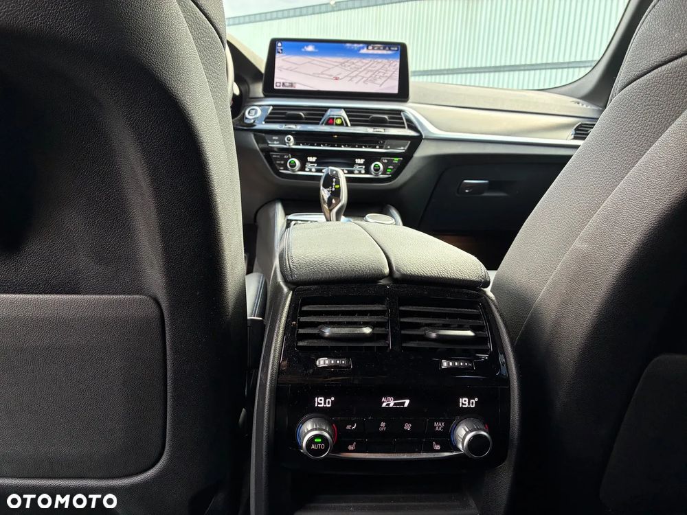 BMW Seria 5 530i xDrive - 15
