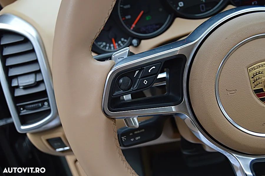 Porsche Cayenne 3.0 L - 30