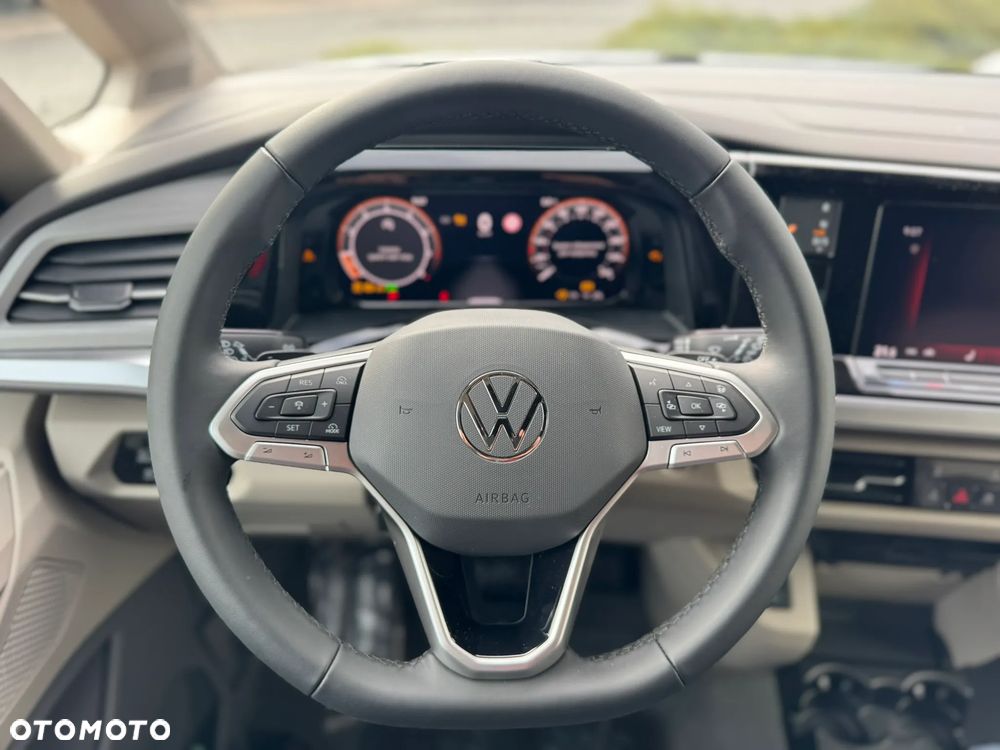 Volkswagen Multivan - 11