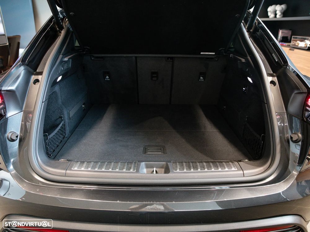 Porsche Macan Electric 4 - 19