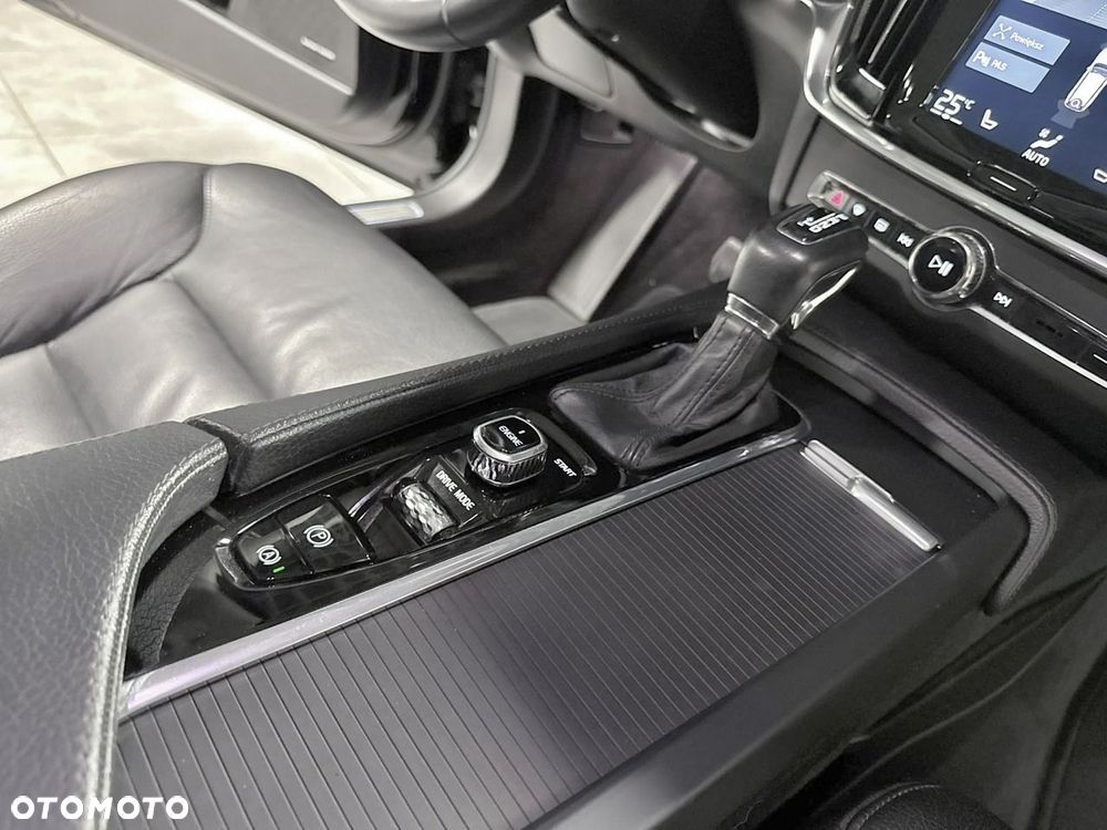 Volvo V90 D4 Geartronic Momentum Pro - 38