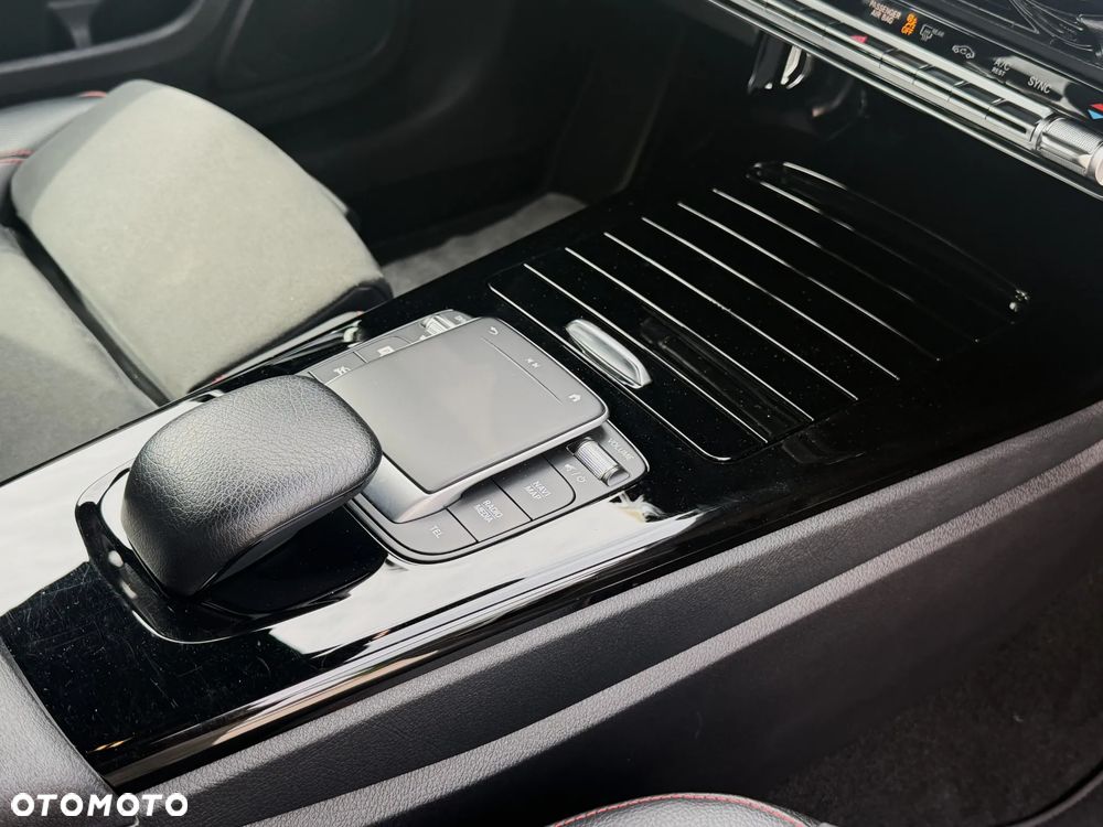Mercedes-Benz Klasa A 180 d AMG Line 8G-DCT - 18