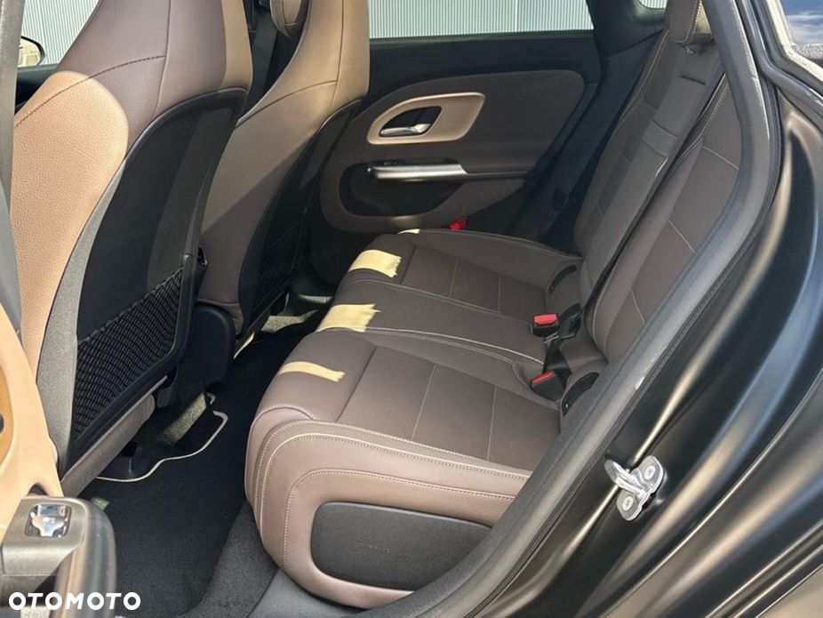 Mercedes-Benz CLA 200 mHEV 4-Matic 8G-DCT - 14