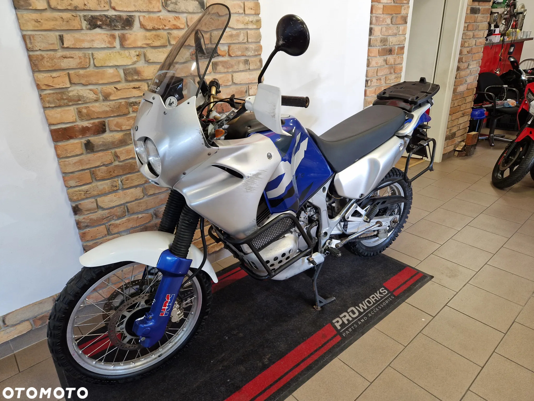 Honda XRV