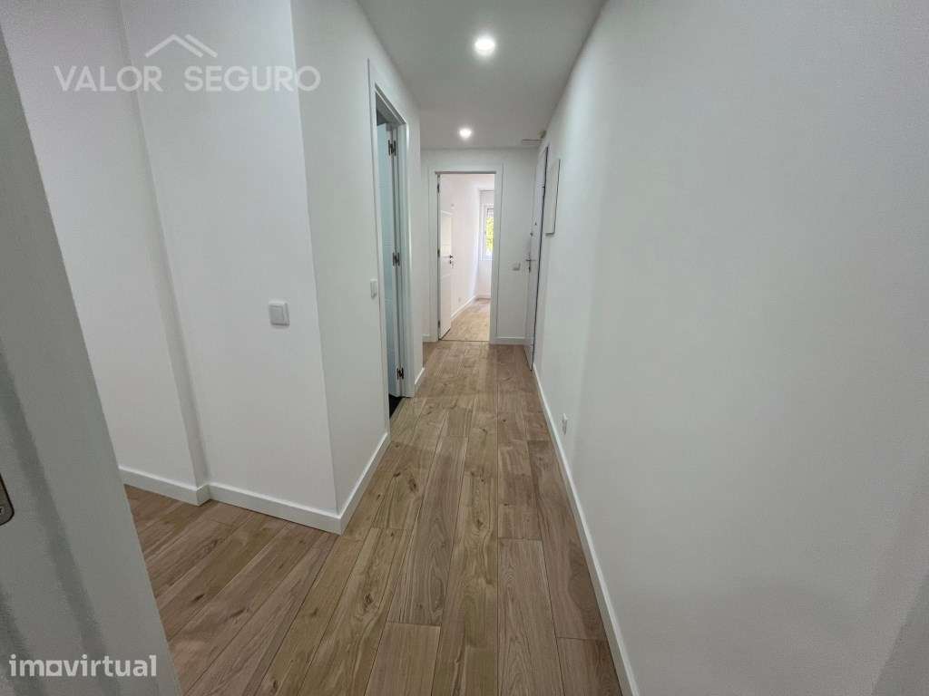 Apartamento T3 remodelado e com terraço - Grande imagem: 5/14
