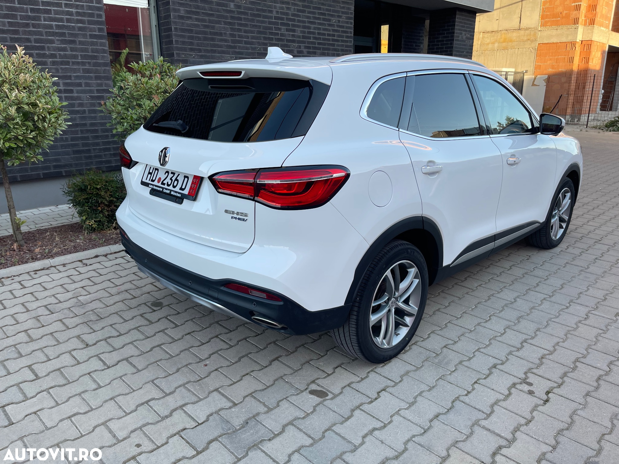 MG EHS 1.5T-GDI PHEV Luxury - 4