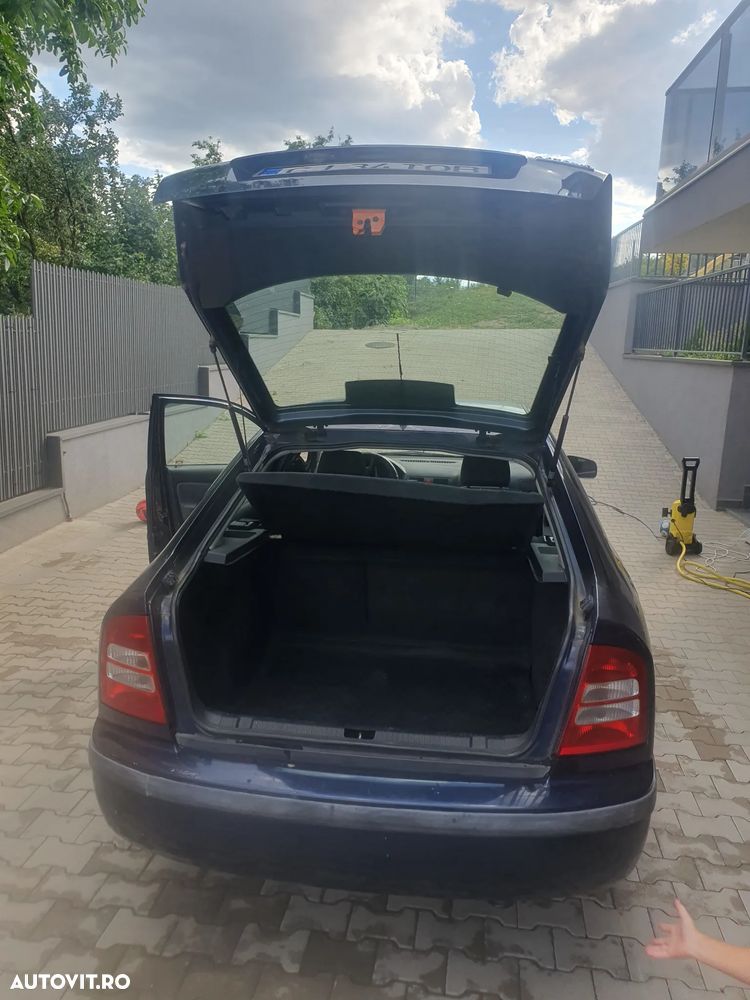 Skoda Octavia 1.6 Ambiente - 5