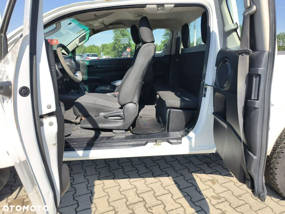 Toyota Hilux - 12