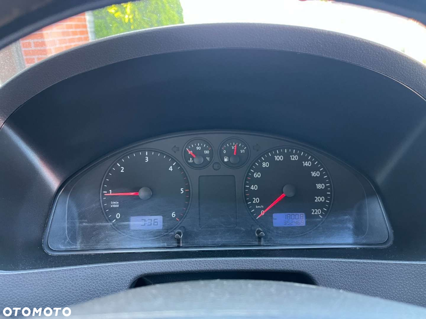 Volkswagen Caravelle - 9
