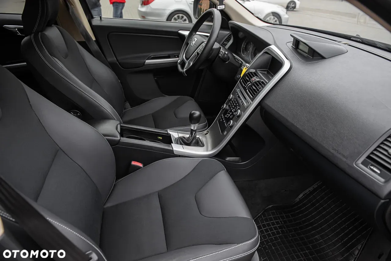 Volvo XC 60 2.4D AWD RDesign - 27