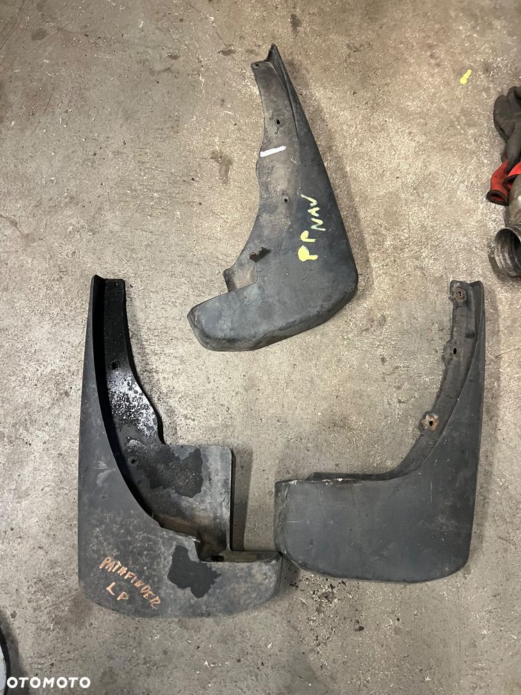 Chlapacze przednie lewy prawy Nissan Navara d40 pathfinder - 1