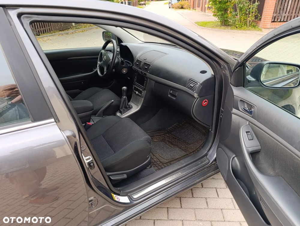 Toyota Avensis - 13