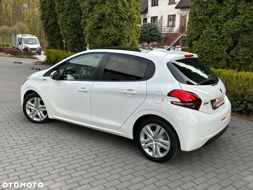 Peugeot 208 - 14