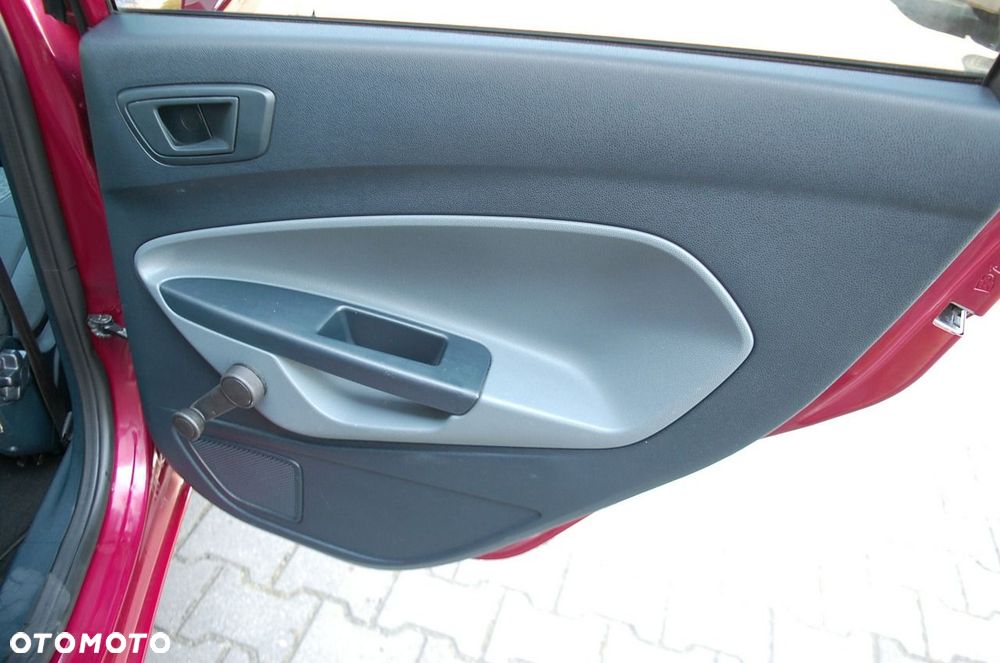 Ford Fiesta - 32
