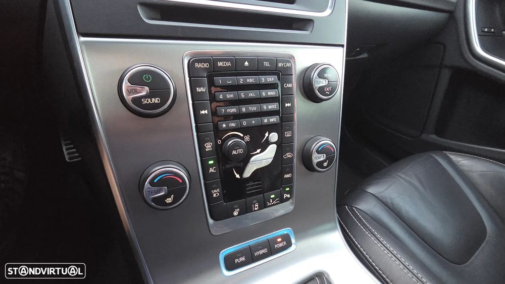 Volvo V60 D6 Plug-In-Hybrid AWD Geartronic Summum - 31