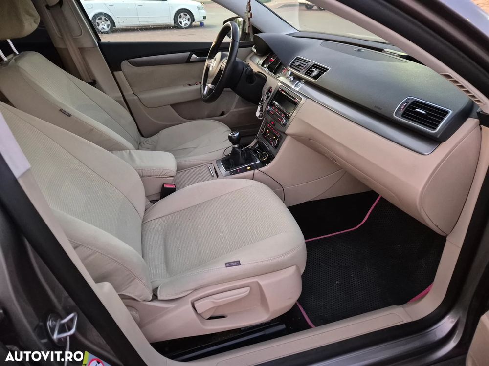 Volkswagen Passat 2.0 TDI 4Motion BlueMotion Technology Comfortline - 12