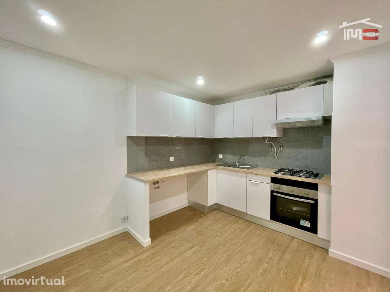 T1 remodelado no R\C, com Coz. Semi- Equipada, Despensa, em Santo A... - Grande imagem: 5/29