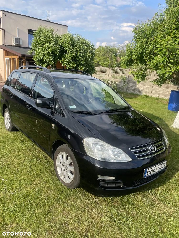 Toyota Avensis Verso D-4D - 1