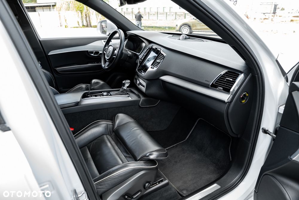 Volvo XC 90 - 22