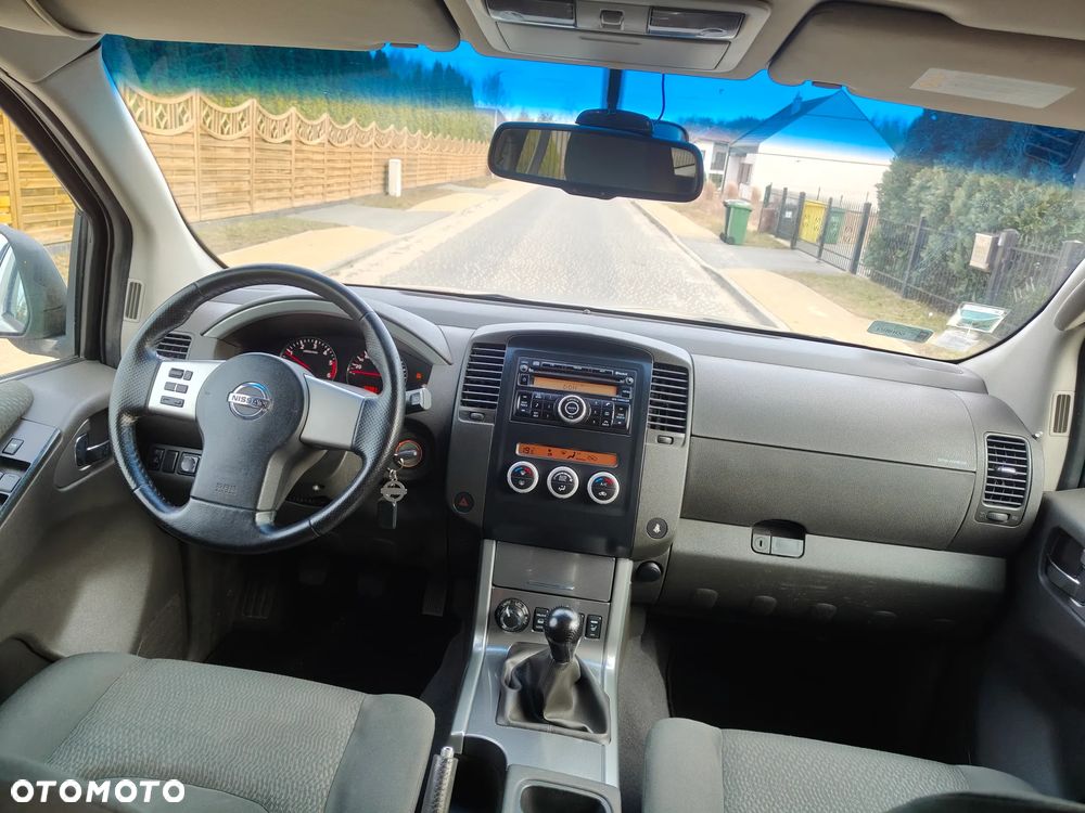 Nissan Pathfinder 2.5 DCi SE - 26