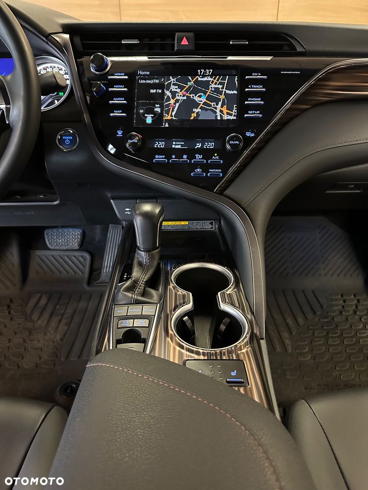 Toyota Camry 2.5 Hybrid Executive CVT - 16